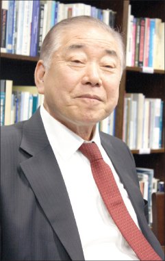 문정인 특보가 26일 북미정상회담 전망에 대한 견해를 밝히고 있다.